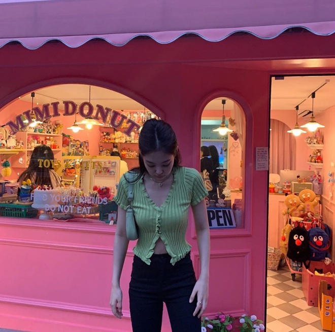 Joy ăn diện theo style ruột của Jennie, netizen tranh cãi: Kẻ kêu bắt chước, người bênh vực khen xinh  - Ảnh 2.