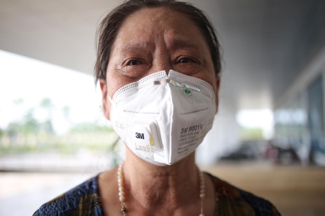 Bệnh nhân 162 từng bị tổn thương phổi nặng bật khóc trong ngày được công bố khỏi bệnh - Ảnh 2.