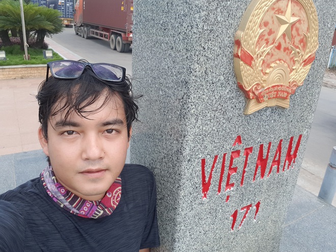 Chàng trai đi phượt bằng xe máy suốt hơn 3 năm qua 62 quốc gia, 6 châu lục sẽ trở về Việt Nam vào ngày mai - Ảnh 3. Chàng trai đi phượt bằng xe máy suốt hơn 3 năm qua 62 quốc gia, 6 châu lục sẽ trở về Việt Nam vào ngày mai - Ảnh 3.