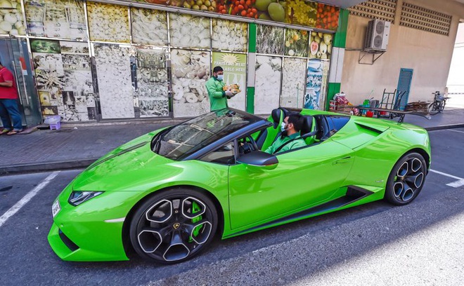 Chỉ có ở Dubai: chủ siêu thị đi Lamborghini để... ship xoài cho khách - Ảnh 3.