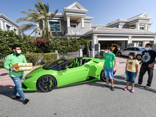 Chỉ có ở Dubai: chủ siêu thị đi Lamborghini để... ship xoài cho khách - Ảnh 1.