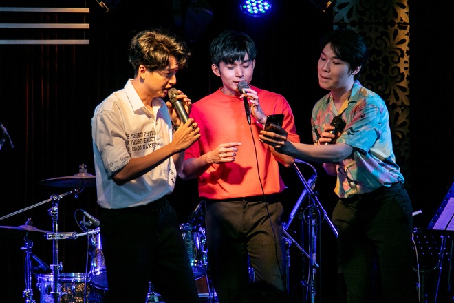 Jun Phạm công khai khoe nhẫn cặp với Ngô Kiến Huy, song ca bài hát mới toanh cùng với Quang Trung tại showcase mừng sinh nhật - Ảnh 10.