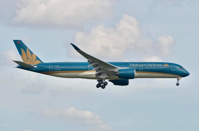 Vietnam Airlines tiếp tục tăng chuyến đưa hành khách rời Đà Nẵng trước 0h ngày 28/7 - Ảnh 1.