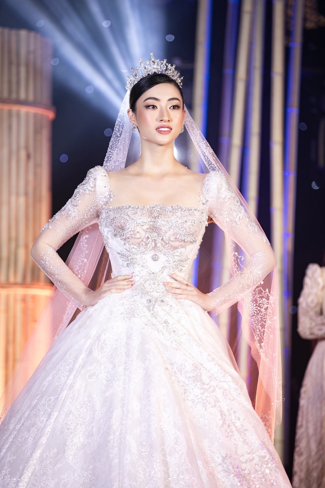 Minh Nhựa mạnh tay chi hơn 400 triệu đấu giá váy cưới của Lương Thuỳ Linh ủng hộ Đà Nẵng chống dịch Covid-19 - Ảnh 2.