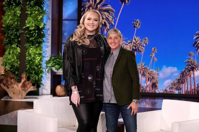 Trước khi bị bóc loạt phốt về nhân cách, MC Ellen DeGeneres đã nhiều lần hứng gạch đá trong chính talk show của mình - Ảnh 7.