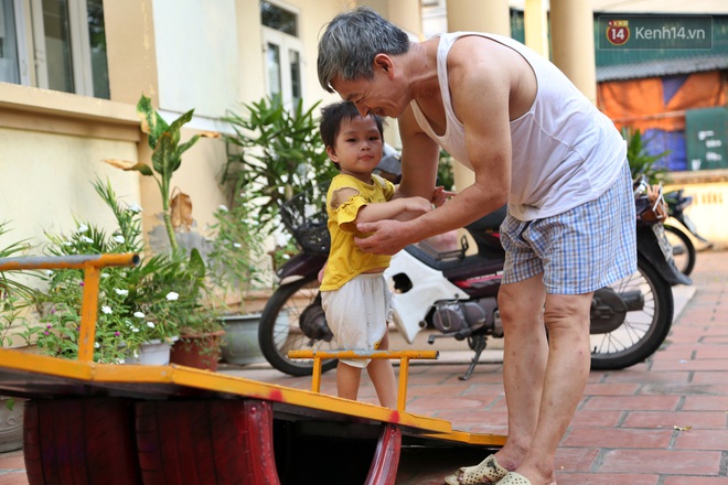 Hà Nội: Đồ phế liệu được tái chế làm khu thư giãn của người lớn, vui chơi miễn phí cho trẻ nhỏ - Ảnh 9.