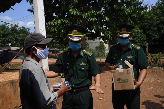 Chuyện cô giáo và người lính trẻ hoãn hôn lễ đến 2 lần: Hết dịch, ta sẽ về chung một nhà - Ảnh 2.