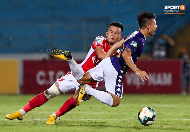 Quang Hải rực sáng: Biểu diễn ngẫu hứng như Ronaldo, cùng đồng đội hành hạ bạn thân Bùi Tiến Dũng - Ảnh 4. Quang Hải rực sáng: Biểu diễn ngẫu hứng như Ronaldo, cùng đồng đội hành hạ bạn thân Bùi Tiến Dũng - Ảnh 4.