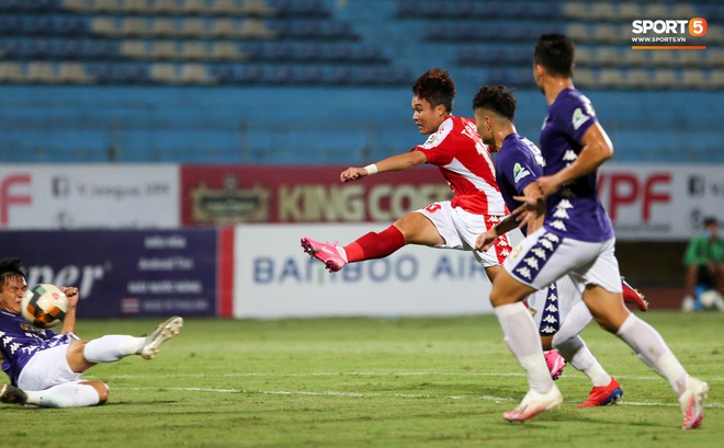 Quang Hải rực sáng: Biểu diễn ngẫu hứng như Ronaldo, cùng đồng đội hành hạ bạn thân Bùi Tiến Dũng - Ảnh 9. Quang Hải rực sáng: Biểu diễn ngẫu hứng như Ronaldo, cùng đồng đội hành hạ bạn thân Bùi Tiến Dũng - Ảnh 9.