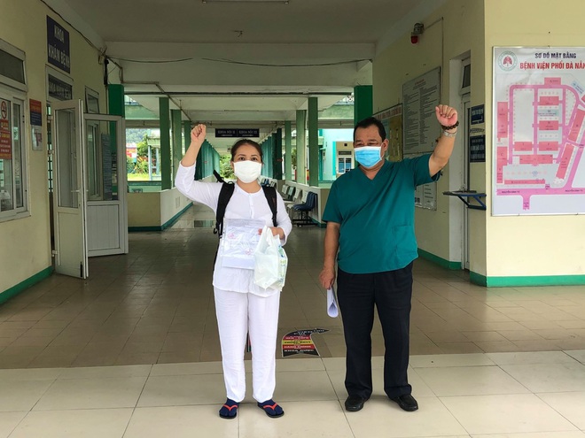 Bệnh nhân Covid-19 cuối cùng rời Bệnh viện Phổi Đà Nẵng - Ảnh 1. Bệnh nhân Covid-19 cuối cùng rời Bệnh viện Phổi Đà Nẵng - Ảnh 1.