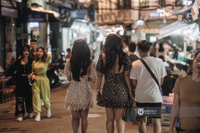 Tạ Hiện trở lại ngày Hà Nội trở lạnh: Người đông nghịt không có chỗ nhích chân! - Ảnh 7. Tạ Hiện trở lại ngày Hà Nội trở lạnh: Người đông nghịt không có chỗ nhích chân! - Ảnh 7.