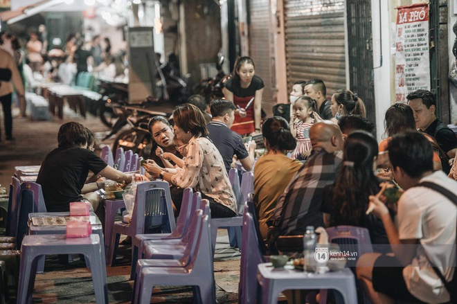 Tạ Hiện trở lại ngày Hà Nội trở lạnh: Người đông nghịt không có chỗ nhích chân! - Ảnh 10. Tạ Hiện trở lại ngày Hà Nội trở lạnh: Người đông nghịt không có chỗ nhích chân! - Ảnh 10.