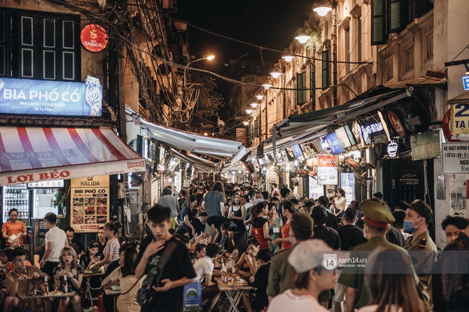 Tạ Hiện trở lại ngày Hà Nội trở lạnh: Người đông nghịt không có chỗ nhích chân! - Ảnh 6. Tạ Hiện trở lại ngày Hà Nội trở lạnh: Người đông nghịt không có chỗ nhích chân! - Ảnh 6.