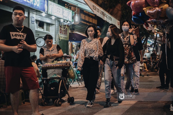 Tạ Hiện trở lại ngày Hà Nội trở lạnh: Người đông nghịt không có chỗ nhích chân! - Ảnh 9. Tạ Hiện trở lại ngày Hà Nội trở lạnh: Người đông nghịt không có chỗ nhích chân! - Ảnh 9.