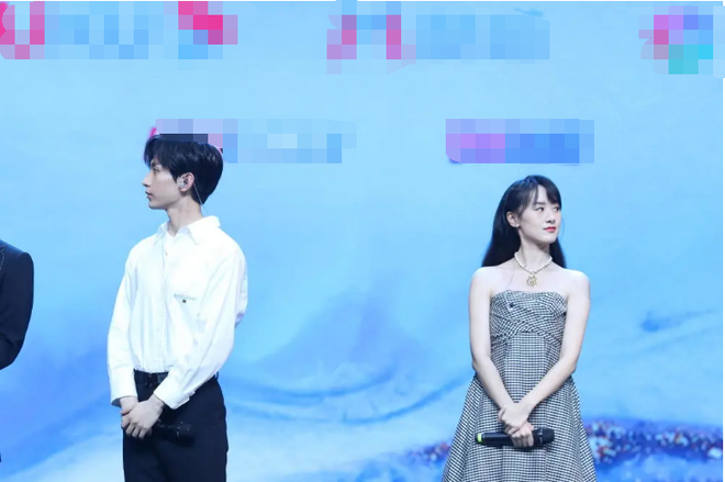 Biến Cbiz: Thành Nghị (Lưu Ly) ghẻ lạnh Viên Băng Nghiên ra mặt, sau 1 đêm mất 60.000 fan vì từ tình bể bình sang khác 180 độ - Ảnh 7. Biến Cbiz: Thành Nghị (Lưu Ly) ghẻ lạnh Viên Băng Nghiên ra mặt, sau 1 đêm mất 60.000 fan vì từ tình bể bình sang khác 180 độ - Ảnh 7.