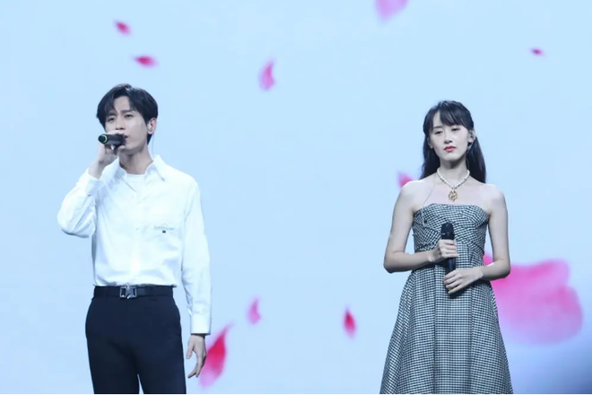 Biến Cbiz: Thành Nghị (Lưu Ly) ghẻ lạnh Viên Băng Nghiên ra mặt, sau 1 đêm mất 60.000 fan vì từ tình bể bình sang khác 180 độ - Ảnh 9. Biến Cbiz: Thành Nghị (Lưu Ly) ghẻ lạnh Viên Băng Nghiên ra mặt, sau 1 đêm mất 60.000 fan vì từ tình bể bình sang khác 180 độ - Ảnh 9.