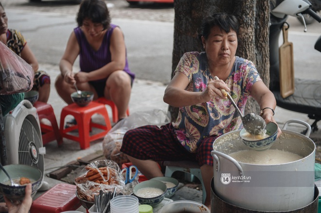 Thiếu gì ăn nấy: Có bát cháo trai full topping thế này thì mùa thu Hà Nội cứ gọi là nhất! - Ảnh 2.