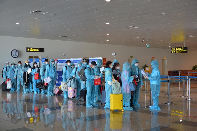 Chuyến bay thương mại quốc tế đầu tiên về Việt Nam của ngành hàng không Việt sau thời gian dài bị ảnh hưởng bởi Covid-19 - Ảnh 8. Chuyến bay thương mại quốc tế đầu tiên về Việt Nam của ngành hàng không Việt sau thời gian dài bị ảnh hưởng bởi Covid-19 - Ảnh 8.