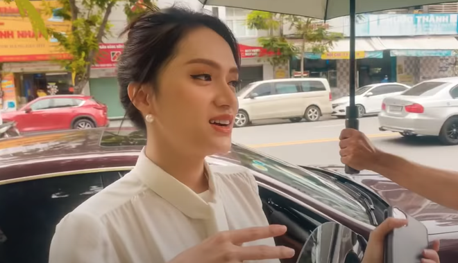 Hương Giang tung vlog khoe biệt thự xa hoa, còn chốt đơn 2 đồng hồ giá 1,2 tỷ: Nữ CEO quyền lực Vbiz đây rồi! - Ảnh 4. Hương Giang tung vlog khoe biệt thự xa hoa, còn chốt đơn 2 đồng hồ giá 1,2 tỷ: Nữ CEO quyền lực Vbiz đây rồi! - Ảnh 4.