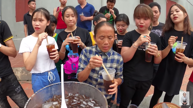 Những điều khiến Bà Tân Vlog được cư dân mạng khen ngợi hết lời: hoá ra bà cũng đáng yêu quá này! - Ảnh 3. Những điều khiến Bà Tân Vlog được cư dân mạng khen ngợi hết lời: hoá ra bà cũng đáng yêu quá này! - Ảnh 3.