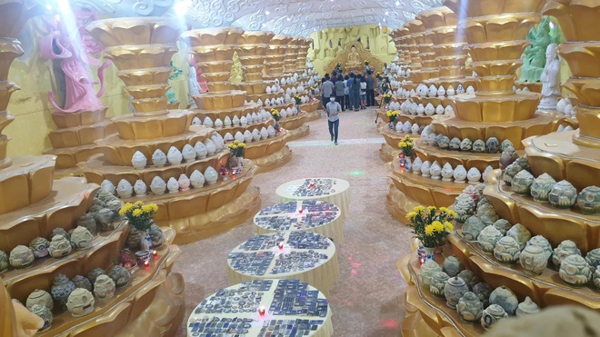 Người dân đến nhận dạng tro cốt tại chùa Kỳ Quang 2: “Tôi vỡ oà vui sướng khi tìm được hũ cốt của người thân” - Ảnh 10.
