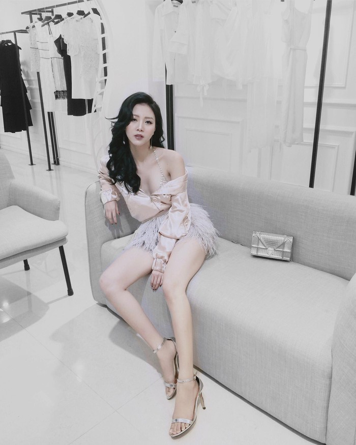 HOT: Cứ nghĩ đang lưu luyến Châu Bùi, nhưng Decao đã... đội bàn hôn Vũ Ngọc Châm dưới mưa - Ảnh 17. HOT: Cứ nghĩ đang lưu luyến Châu Bùi, nhưng Decao đã... đội bàn hôn Vũ Ngọc Châm dưới mưa - Ảnh 17.