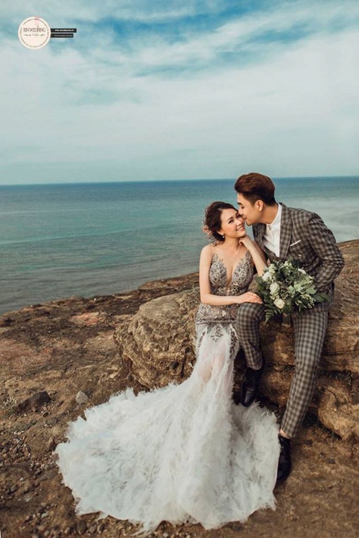 Huy Nam ngọt ngào hôn bà xã trong ảnh cưới đẹp như mơ - Ảnh 3. Huy Nam ngọt ngào hôn bà xã trong ảnh cưới đẹp như mơ - Ảnh 3.