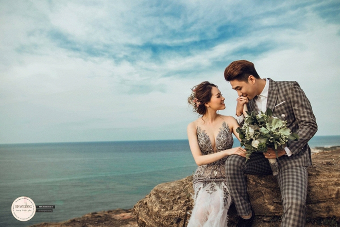 Huy Nam ngọt ngào hôn bà xã trong ảnh cưới đẹp như mơ - Ảnh 2. Huy Nam ngọt ngào hôn bà xã trong ảnh cưới đẹp như mơ - Ảnh 2.