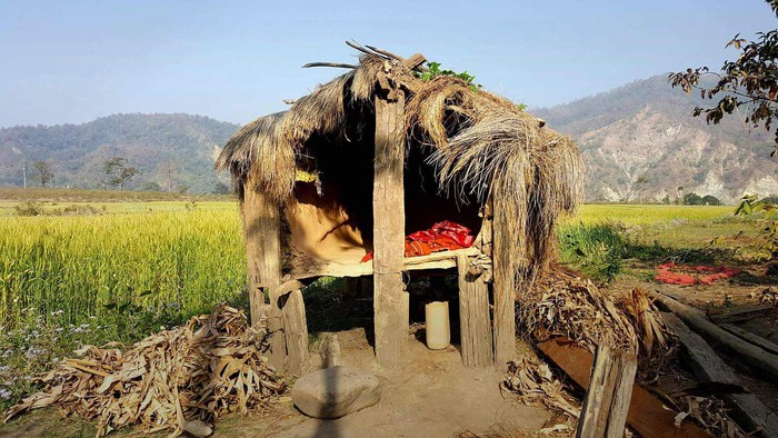Nỗi đau đớn của phụ nữ Nepal trong kỳ kinh nguyệt: Không được ngủ tại nhà, có người chảy máu tới chết Nỗi đau đớn của phụ nữ Nepal trong kỳ kinh nguyệt: Không được ngủ tại nhà, có người chảy máu tới chết