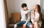 Ngúng nguẩy chia tay bạn trai vì 20/10 chỉ mua được cốc trà sữa, thua cả học sinh cấp 3 tặng nhau giày hiệu
