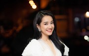 Im lặng giữa scandal tình cảm, Nhã Phương xuất hiện đẹp nổi bật với vai trò giám khảo cuộc thi làm phim
