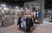 “Mục sở thị” cửa hàng adidas Landmark 81 hot rần rần, săn ngay balo cực chất với hóa đơn trên 5 triệu đồng