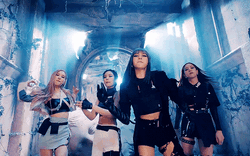 Hơn 1 tháng "lặn mất tăm", BlackPink bỗng "trồi lên" giành chiến thắng sát nút trước TWICE và đàn anh cùng nhà Hơn 1 tháng "lặn mất tăm", BlackPink bỗng "trồi lên" giành chiến thắng sát nút trước TWICE và đàn anh cùng nhà