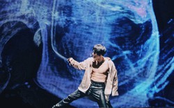 Thủ lĩnh EXO khoe body nóng bỏng trong concert, khiến fan rưng rưng bởi hình xăm đặc biệt Thủ lĩnh EXO khoe body nóng bỏng trong concert, khiến fan rưng rưng bởi hình xăm đặc biệt