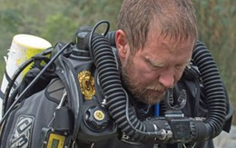 Vừa giải cứu đội bóng Thái thành công, bác sĩ người Úc nhận ngay hung tin từ quê nhà