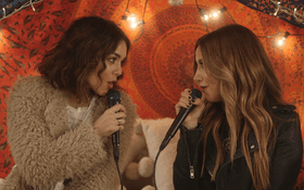 Fan thích thú với bản song ca của 2 "bà chị già" High School Musical: Ashley Tisdale và Vanessa Hudgens