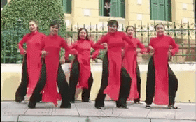 "Cô Ba Sài Gòn" cứ việc tung MV nhạc phim, nhảy cover đã có dân mạng lo!