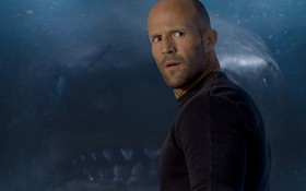 Hết đua xe, người vận chuyển Jason Statham "chơi trò cút bắt" với siêu cá mập trong "The Meg"