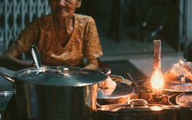 Hàng chè đêm giá 5k tồn tại suốt 42 năm ở Sài Gòn chỉ bán 3 tiếng/ngày là hết