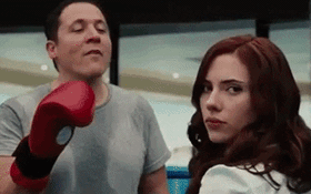 11 pha chiến đấu cực phê của Black Widow: Mấy anh đoán xem Scarlett Johansson đã "kẹp cổ" mấy người?