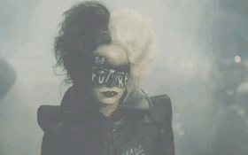 Disney "thả xích" trailer Cruella - phản diện 101 Chú Chó Đốm: Xinh hết hồn mà điên không tưởng, Joker nữ đấy à?