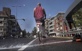 Quốc gia châu Âu tuyên bố thiếu nước, bộ trưởng kêu gọi: "Hãy nghĩ kĩ trước khi rửa xe"
