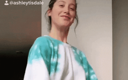 Clip 3 triệu view của Ashley Tisdale gây sốt: Nhảy cực yêu theo nền nhạc “High School Musical”, tự rèn luyện sức khoẻ khi cách ly phòng dịch Covid-19