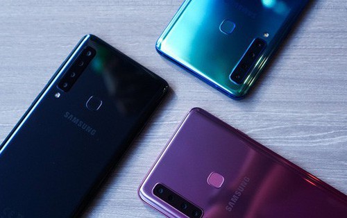 Ảnh thực tế Samsung Galaxy A9 (2018) và Galaxy A7 vừa ra mắt: Thiết kế gọn, màu Gradient đẹp mắt, nhiều camera tốt