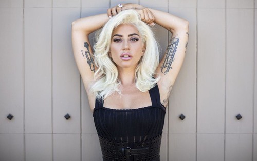"Vượt mặt" Taylor Swift, Lady Gaga trở thành nghệ sĩ nữ duy nhất làm được điều này tại Billboard 200
