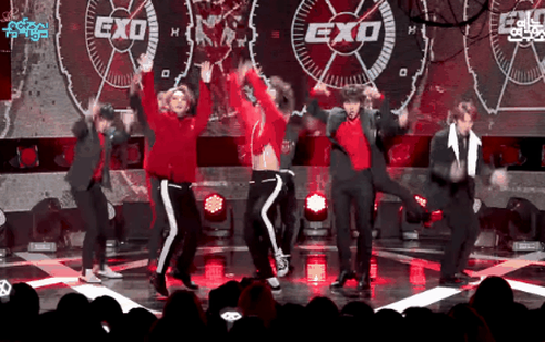 Hóa ra đây là cách “biểu tượng sexy” của EXO chiếm trọn spotlight trên những sân khấu gần đây