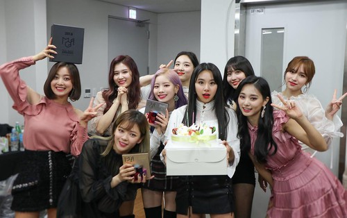 Không chỉ đánh bại EXO, TWICE còn vượt qua thành tích của “boygroup huyền thoại” Shinhwa trên show âm nhạc