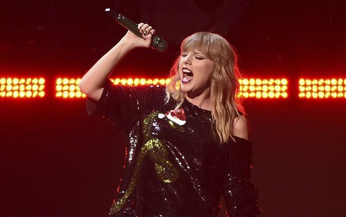 Taylor Swift chính thức rời hãng thu âm gắn bó từ năm 15 tuổi để "về một nhà" với Ariana Grande, Drake...