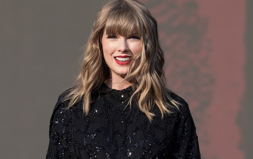 Hợp đồng trăm triệu đô chưa đủ, Taylor Swift còn tiện thể "đòi quyền lợi" giùm các nghệ sĩ khác khi về Universal