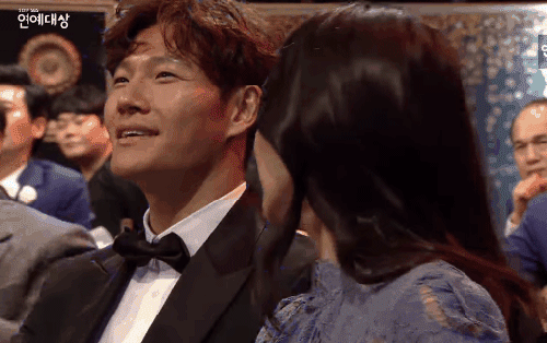 Phản ứng "một trời một vực" của diễn viên Hàn khi idol biểu diễn: Tươi sáng được tung hô, sexy thì bị ghẻ lạnh